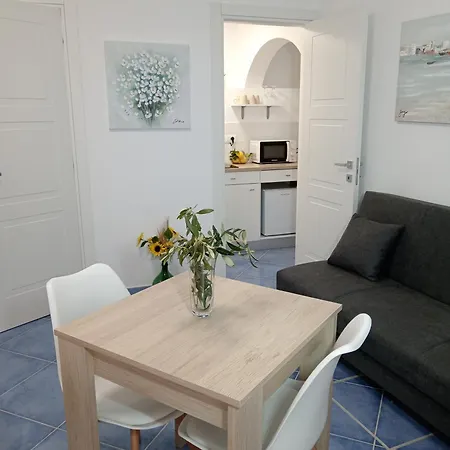 Apartment Oikos Design *